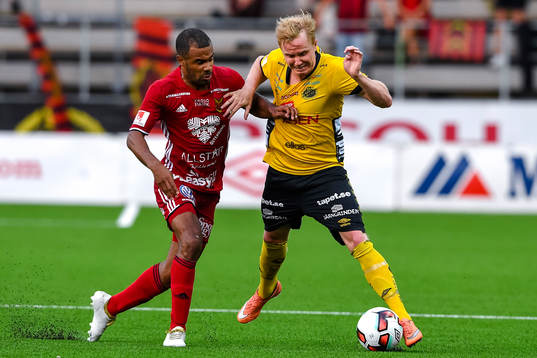 Östersunds Alex Dyer och Elfsborgs Simon Lundevall