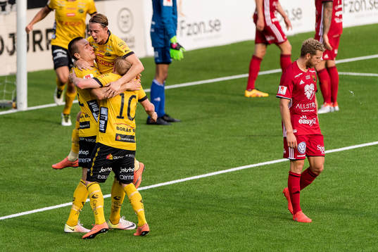Elfsborgs Viktor Prodell (v) har gjort 1-0 och jublar med