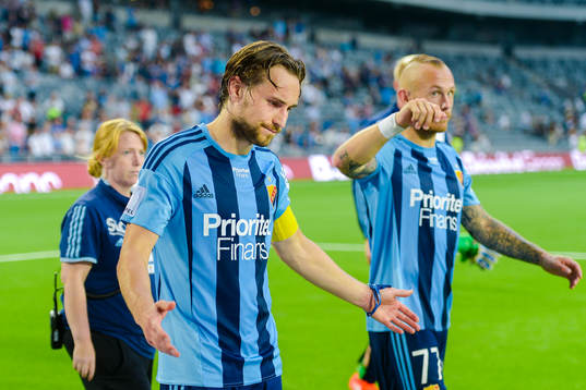 Djurgårdens Kevin Walker och Magnus Eriksson  deppar