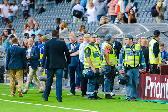 Vakter vid Djurgårdens spelarbänk