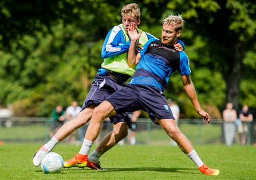 Malmö FFs Mattias Svanberg och Rasmus Bengtsson i duell