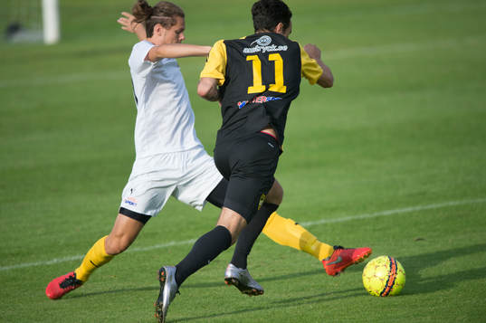 IFK Hässleholms Karim Al-Asi gör 1-0 i matchen i division