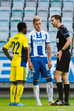 HJK Helsingfors Anthony Annan och IFK Göteborgs Sören