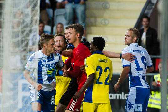 IFK Göteborgs Sören Rieks (m) och Gustav Engvall är