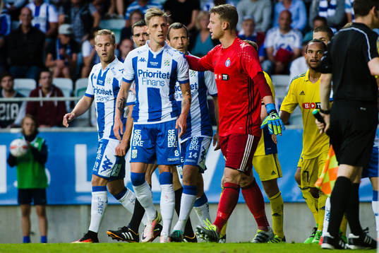 IFK Göteborgs Sören Rieks och HJK Helsingfors målvakt