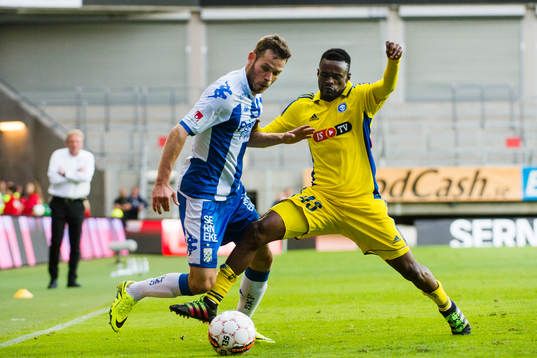 IFK Göteborgs Emil Salomonsson och HJK Helsingfors Richard