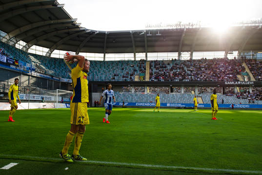 HJK Helsingfors Sebastian Sorsa kastar inkast