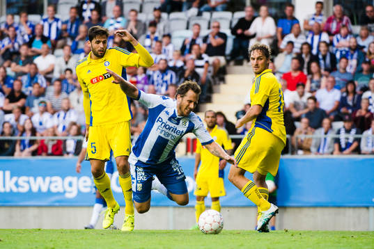 HJK Helsingfors Lum Rexhepi  och Ville Jalasto ser IFK