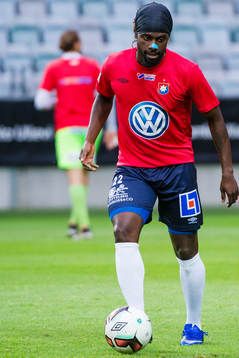Örgrytes Martin Kayongo - Mutumba värmer upp