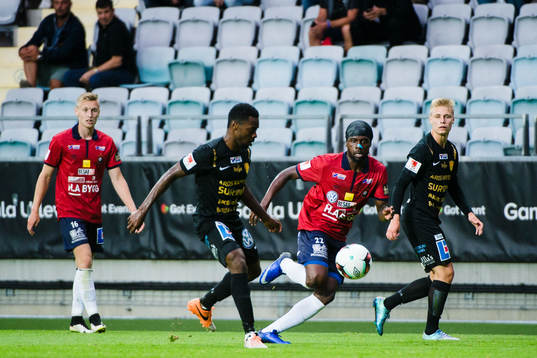 Syrianskas Success Nwousu och Johan Edeland