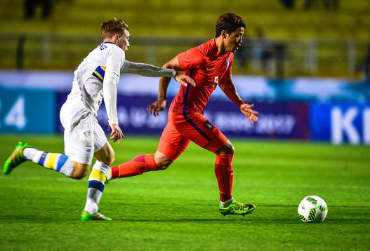 Sveriges Simon Tibbling och Sydkoreas Hwang Heechan