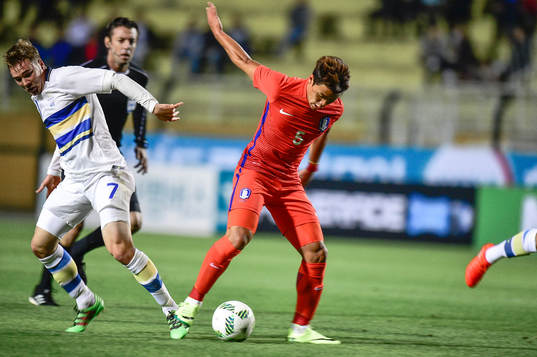 Sveriges Simon Tibbling och Sydkoreas Hwang Heechan