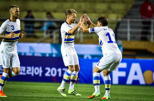 Sveriges Alexander Milosevic, Jacob Une Larsson och Astrit