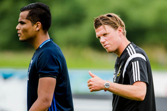 Tränare Christian Järdler för tummen upp mot Matheus
