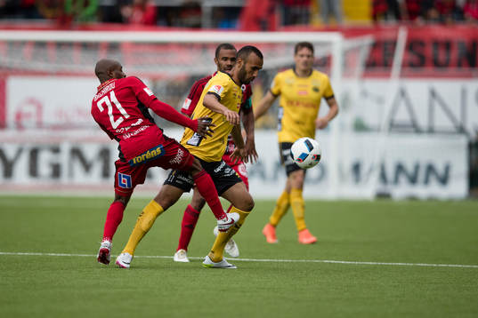Östersunds Fouad Bachirou mot Elfsborgs Issam Jebali
