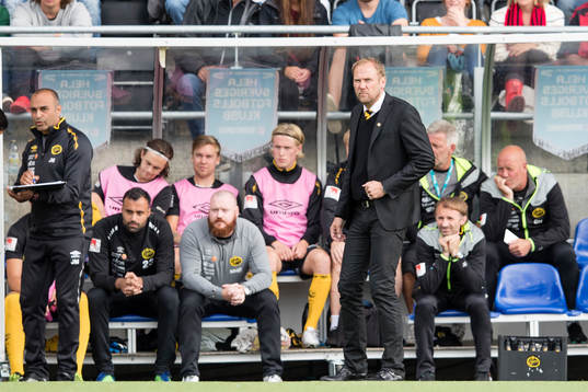 Elfsborgs tränare Jan Mian och avbytarbänk