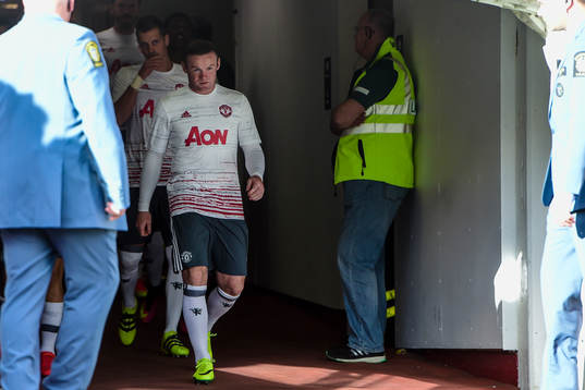Manchester Uniteds Wayne Rooney  före fotbollsmatchen