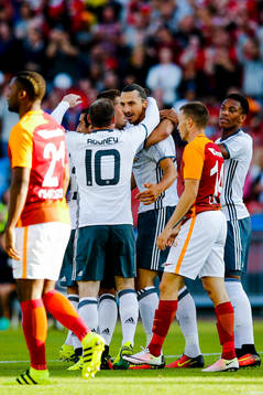 Manchester Uniteds Zlatan Ibrahimovic jublar