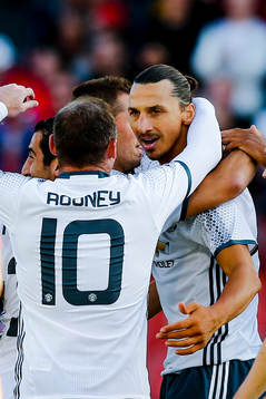 Manchester Uniteds Zlatan Ibrahimovic jublar