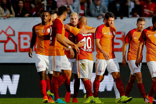 Galatasarays spelare jublar
