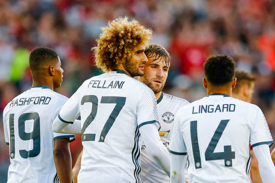 Manchester Uniteds Marouane Fellaini jublar