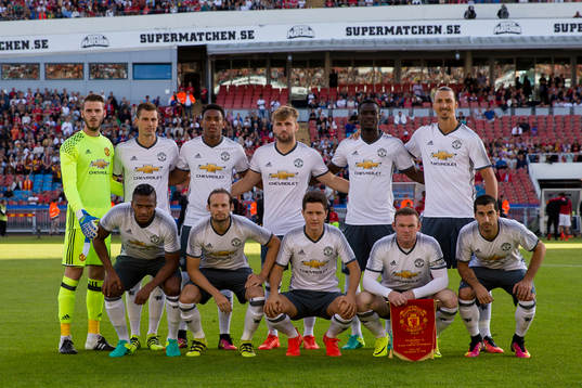 Manchester United innan fotbollsmatchen Supermatchen mellan