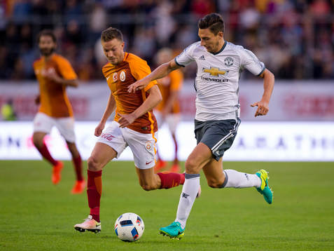 Manchester Uniteds Matteo Darmian före Galatasarays