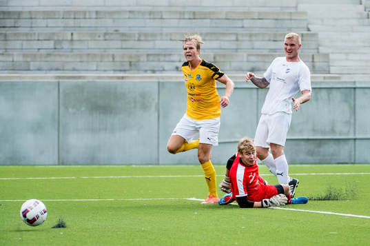 Lunds Victor Wernersson gör 2-0 på Malmös målvakt