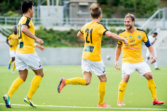 Lunds Victor Wernersson jublar åt 2-0 med lagkamraterna