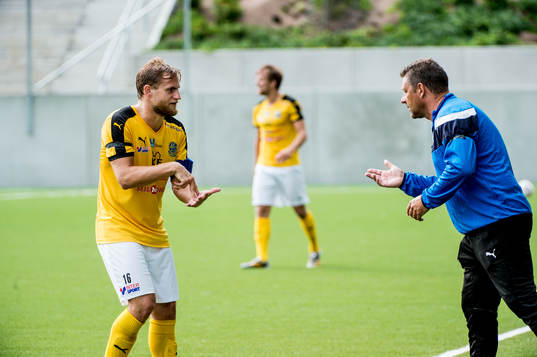 Lunds Martin Johansson i samtal med tränare Georg Rossi