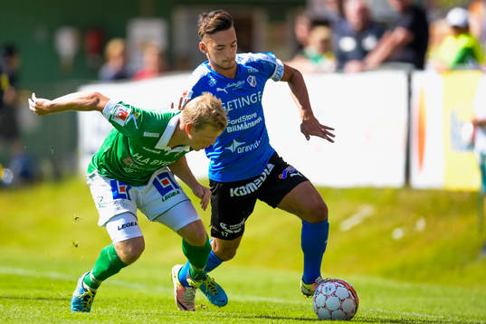 Ljungskiles David Frölund och Halmstads Sead Haksabanovic