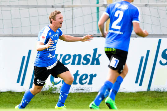 Halmstads Fredrik Olsson jublar