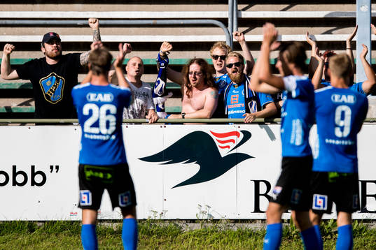 Halmstads supportrar tackar laget