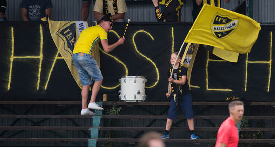 IFK Hässleholms klack var aktiv, denna gång med trummis,