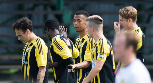 IFK Hässleholms Kevin Thompson har gjort 1-0 i matchen i