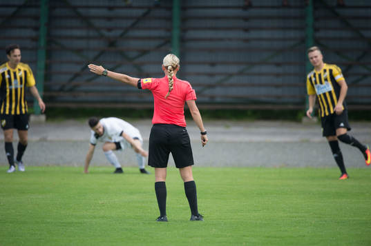 Kvinnlig domare i matchen i division 2 mellan IFK