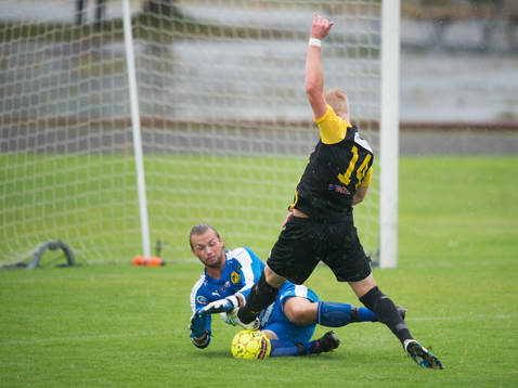 IFK Hässleholms Linus Svensson i matchen i division 2