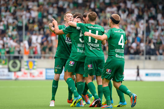 Hammarbys spelare jublar med Philip Haglund