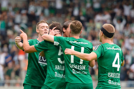 Hammarbys spelare jublar med Philip Haglund