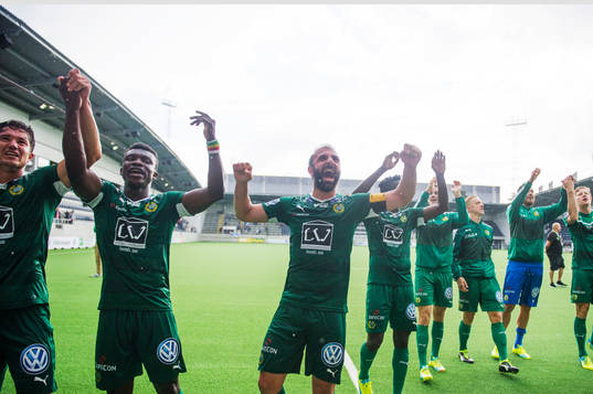 Hammarbys spelare jublar