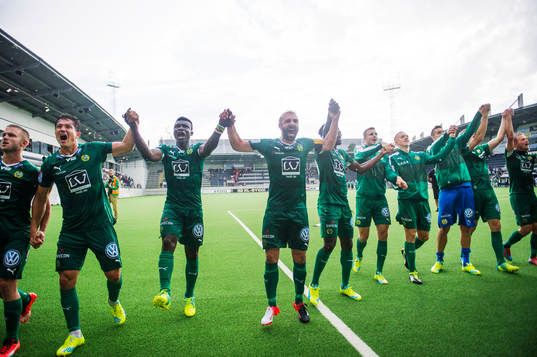 Hammarbys spelare jublar