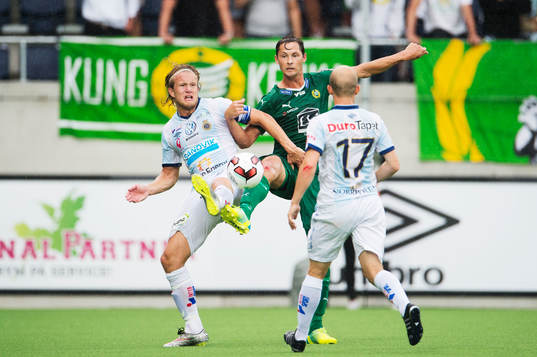 Hammarbys Philip Haglund och Gefles Anders Bååth i kamp