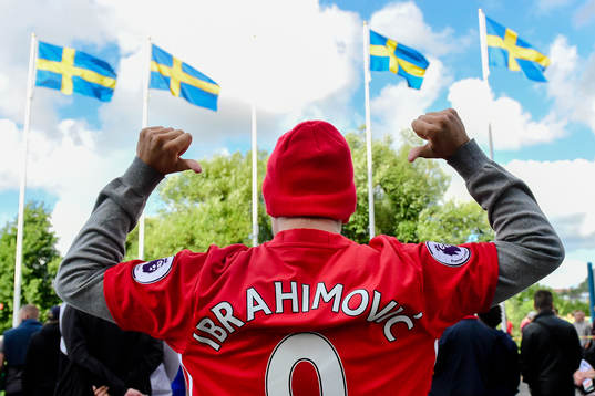 Manchester Uniteds supporter med Zlatan Ibrahimovic tröja
