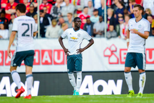 Manchester Uniteds Ander Herrera och Eric Bailly  deppar