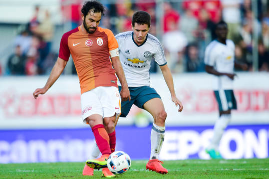 Manchester Uniteds Morgan Schneiderlin  och Galatasarays