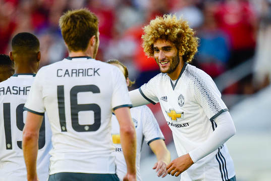 Manchester Uniteds Marouane Fellaini jublar
