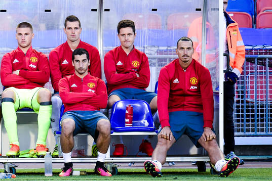 Manchester Uniteds Zlatan Ibrahimovic på bänken