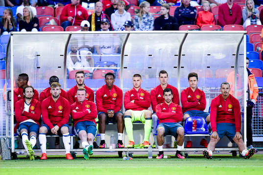 Manchester Uniteds Zlatan Ibrahimovic på bänken