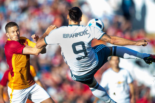 Manchester Uniteds Zlatan Ibrahimovic gör 1-0