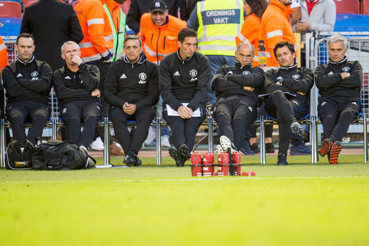 Manchester Uniteds tränarstab med tränare Jose Mourinho